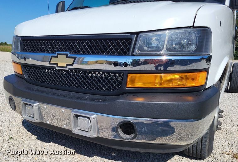 image for item LS9589 2014 Chevrolet Express G4500  van cab and chassis