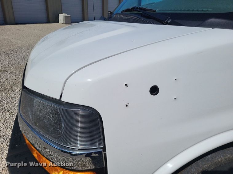 image for item LS9589 2014 Chevrolet Express G4500  van cab and chassis