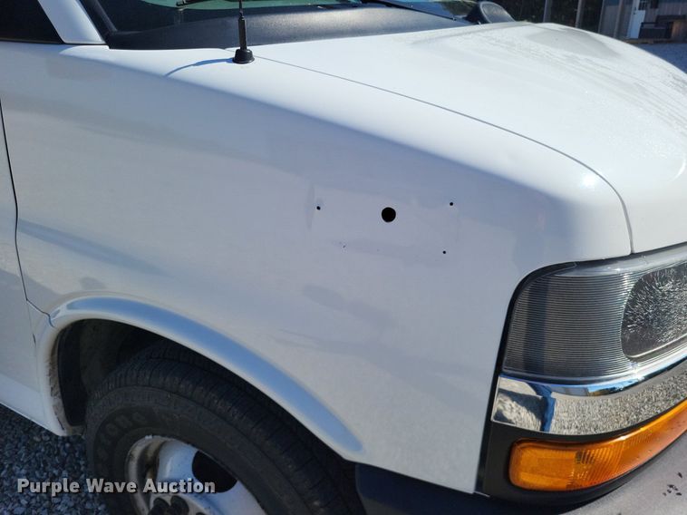 image for item LS9589 2014 Chevrolet Express G4500  van cab and chassis