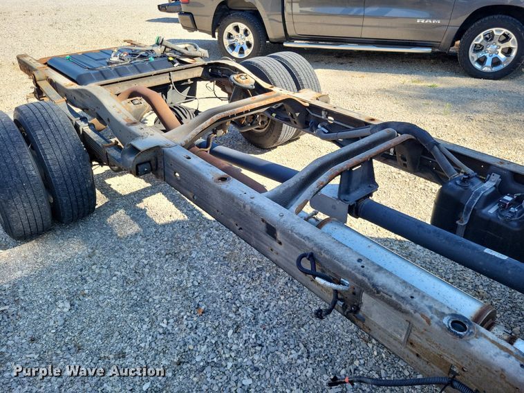 image for item LS9589 2014 Chevrolet Express G4500  van cab and chassis