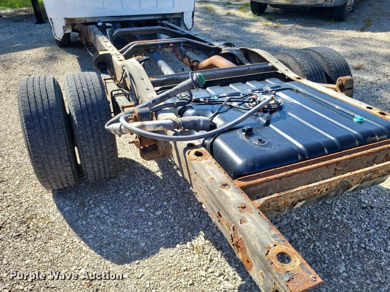 image for item LS9589 2014 Chevrolet Express G4500  van cab and chassis