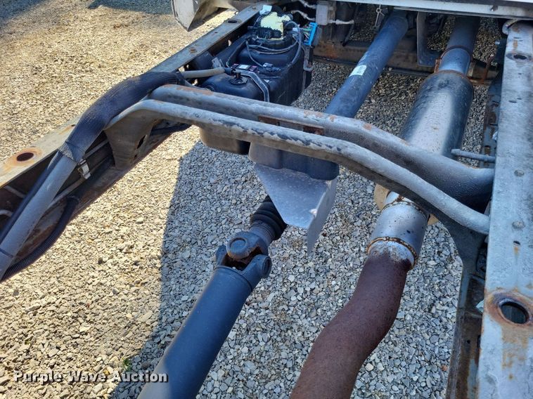 image for item LS9589 2014 Chevrolet Express G4500  van cab and chassis