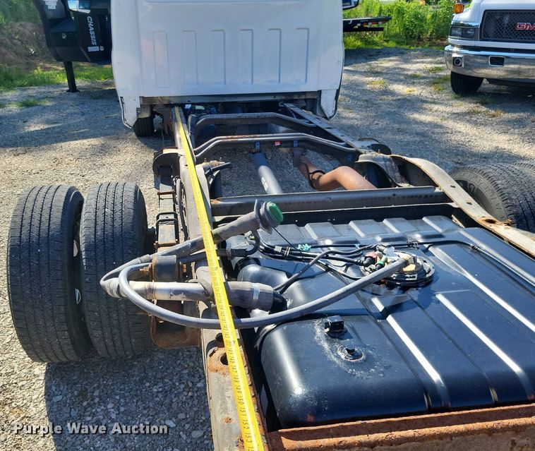 image for item LS9589 2014 Chevrolet Express G4500  van cab and chassis