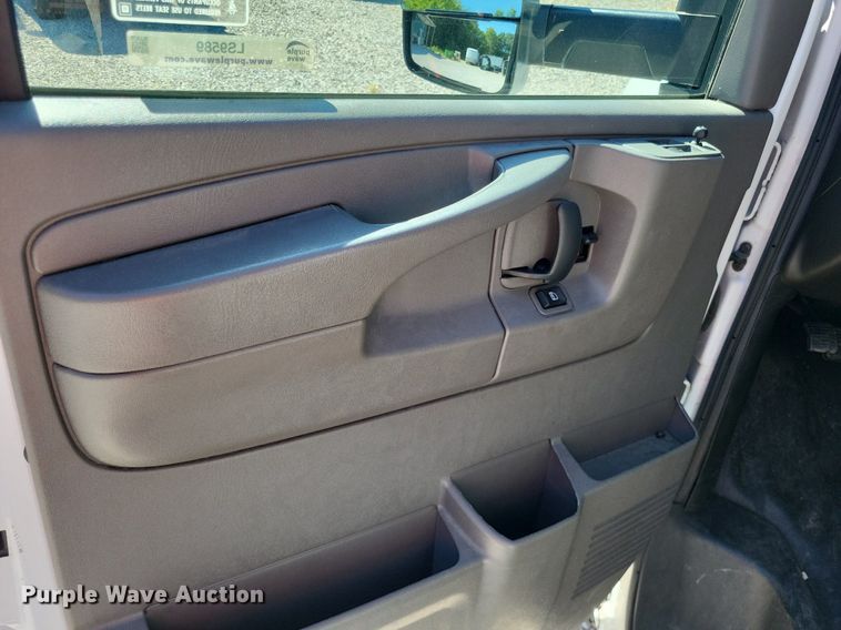 image for item LS9589 2014 Chevrolet Express G4500  van cab and chassis