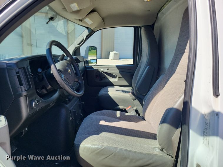 image for item LS9589 2014 Chevrolet Express G4500  van cab and chassis
