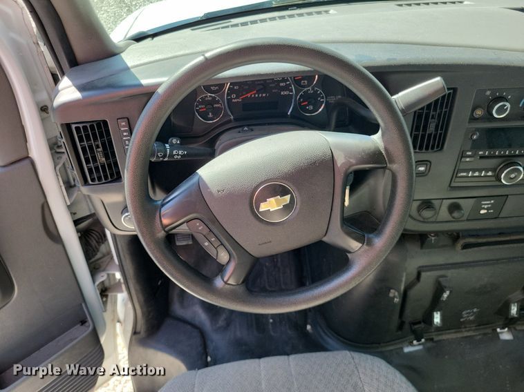 image for item LS9589 2014 Chevrolet Express G4500  van cab and chassis