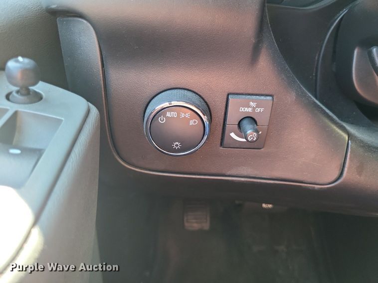 image for item LS9589 2014 Chevrolet Express G4500  van cab and chassis