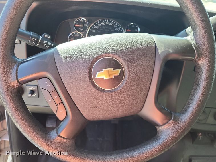 image for item LS9589 2014 Chevrolet Express G4500  van cab and chassis