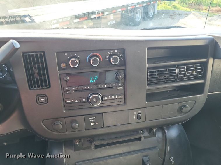 image for item LS9589 2014 Chevrolet Express G4500  van cab and chassis