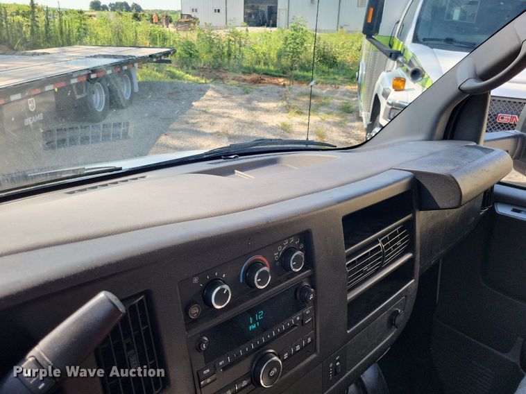 image for item LS9589 2014 Chevrolet Express G4500  van cab and chassis