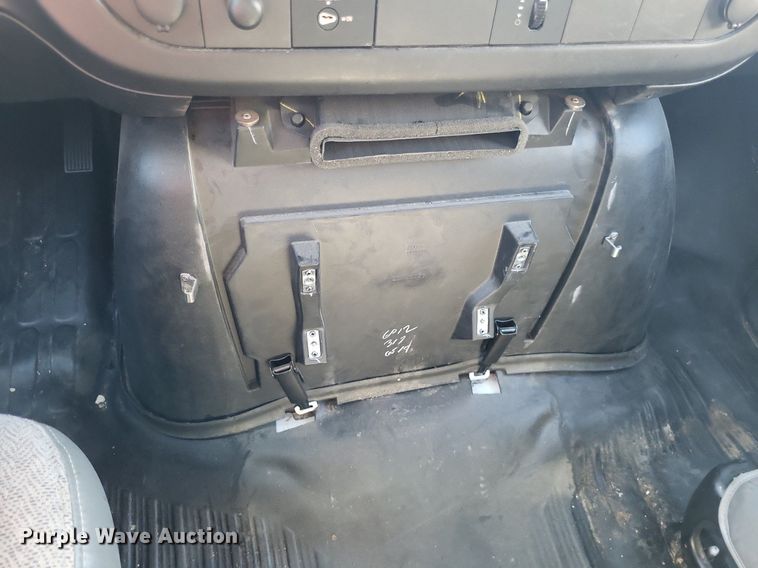 image for item LS9589 2014 Chevrolet Express G4500  van cab and chassis