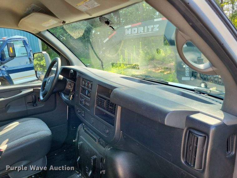 image for item LS9589 2014 Chevrolet Express G4500  van cab and chassis