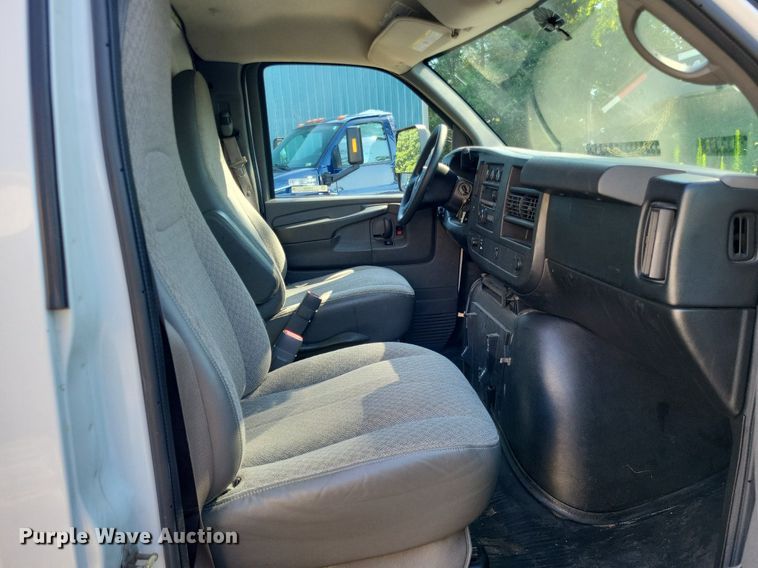 image for item LS9589 2014 Chevrolet Express G4500  van cab and chassis