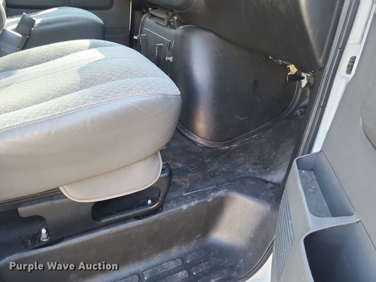 image for item LS9589 2014 Chevrolet Express G4500  van cab and chassis