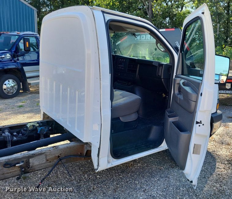 image for item LS9589 2014 Chevrolet Express G4500  van cab and chassis