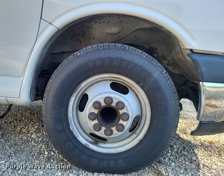 image for item LS9589 2014 Chevrolet Express G4500  van cab and chassis