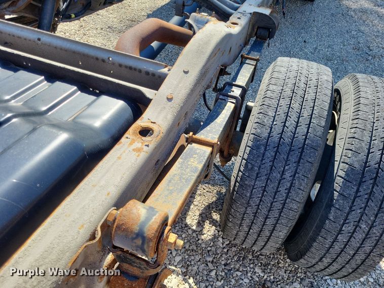 image for item LS9589 2014 Chevrolet Express G4500  van cab and chassis