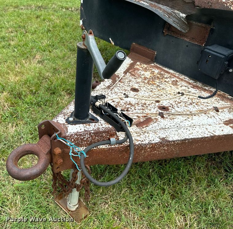 image for item MB9690 2001 W-W  enclosed cargo trailer