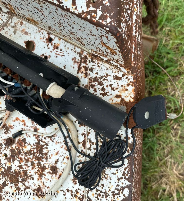 image for item MB9690 2001 W-W  enclosed cargo trailer