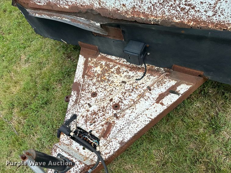 image for item MB9690 2001 W-W  enclosed cargo trailer