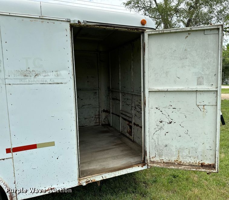 image for item MB9690 2001 W-W  enclosed cargo trailer