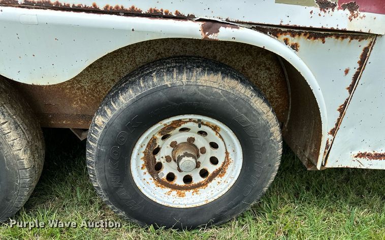 image for item MB9690 2001 W-W  enclosed cargo trailer