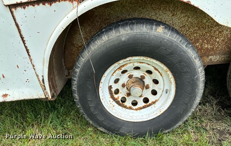 image for item MB9690 2001 W-W  enclosed cargo trailer