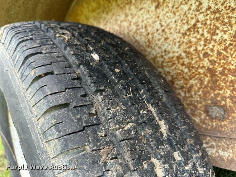 image for item MB9690 2001 W-W  enclosed cargo trailer