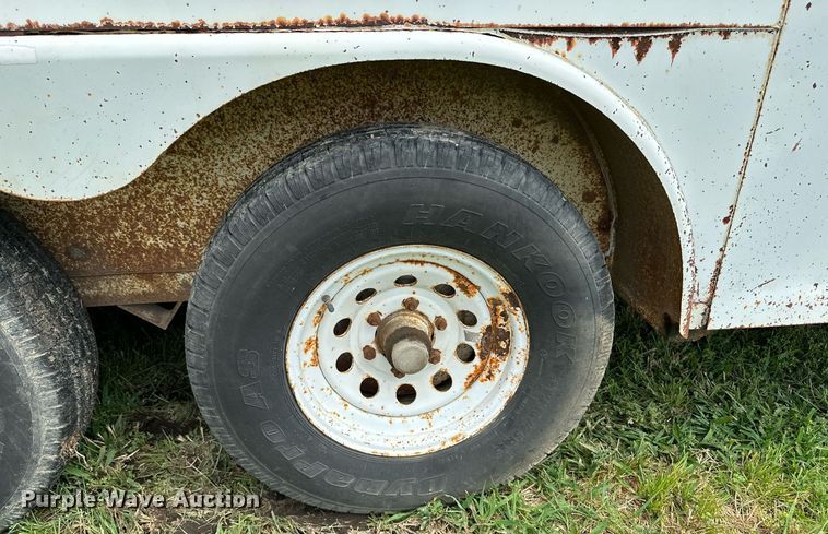 image for item MB9690 2001 W-W  enclosed cargo trailer