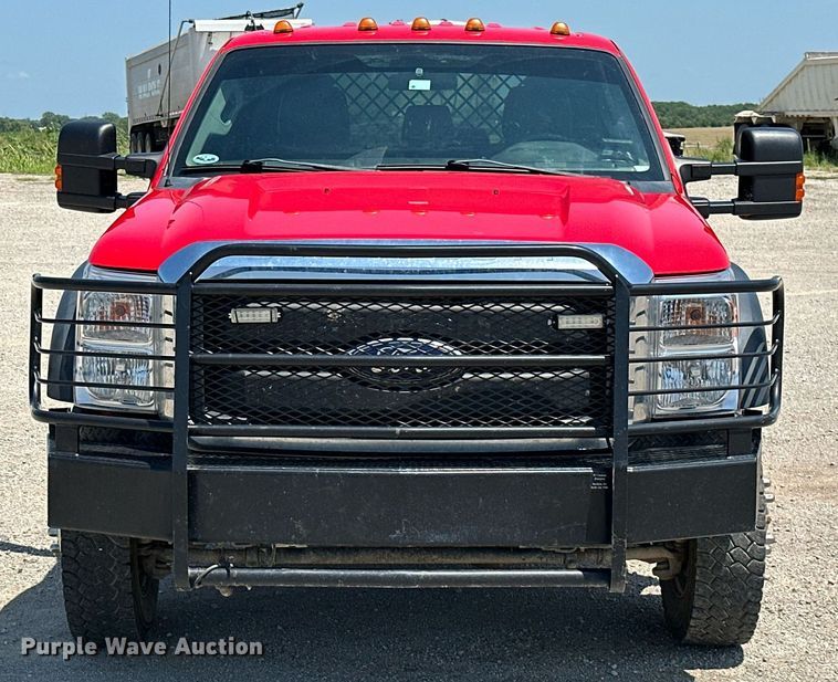 image for item MB9741 2016 Ford F450 Super Duty  Crew Cab flatbed truck