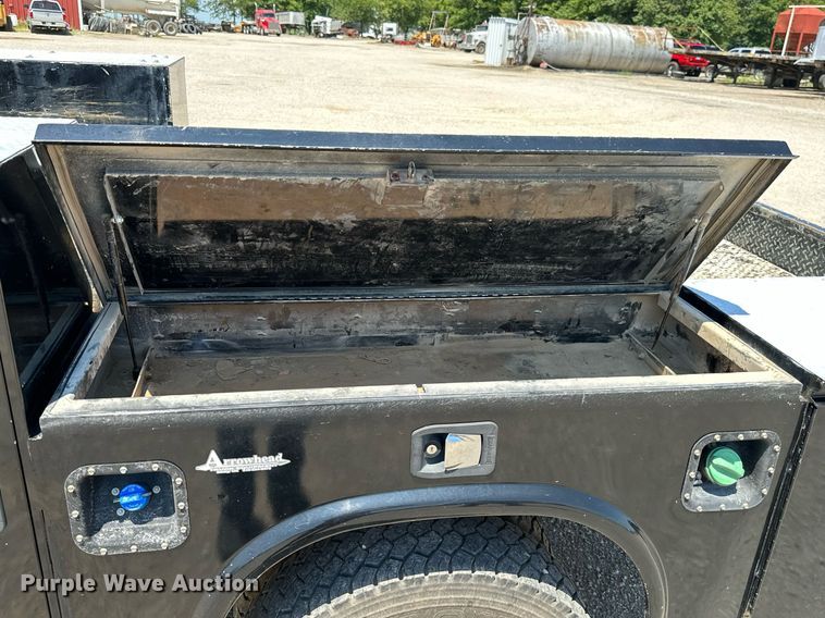 image for item MB9741 2016 Ford F450 Super Duty  Crew Cab flatbed truck