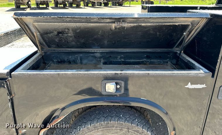 image for item MB9741 2016 Ford F450 Super Duty  Crew Cab flatbed truck