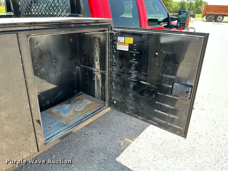 image for item MB9741 2016 Ford F450 Super Duty  Crew Cab flatbed truck