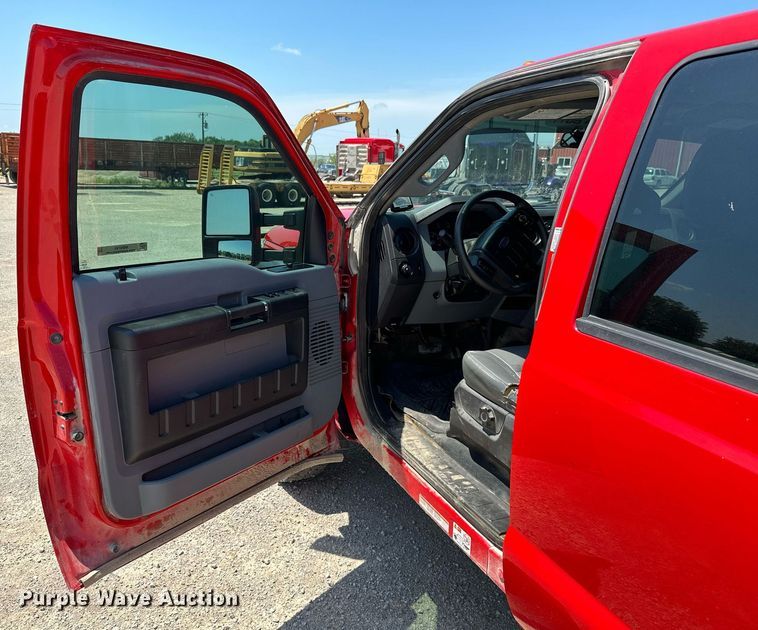 image for item MB9741 2016 Ford F450 Super Duty  Crew Cab flatbed truck