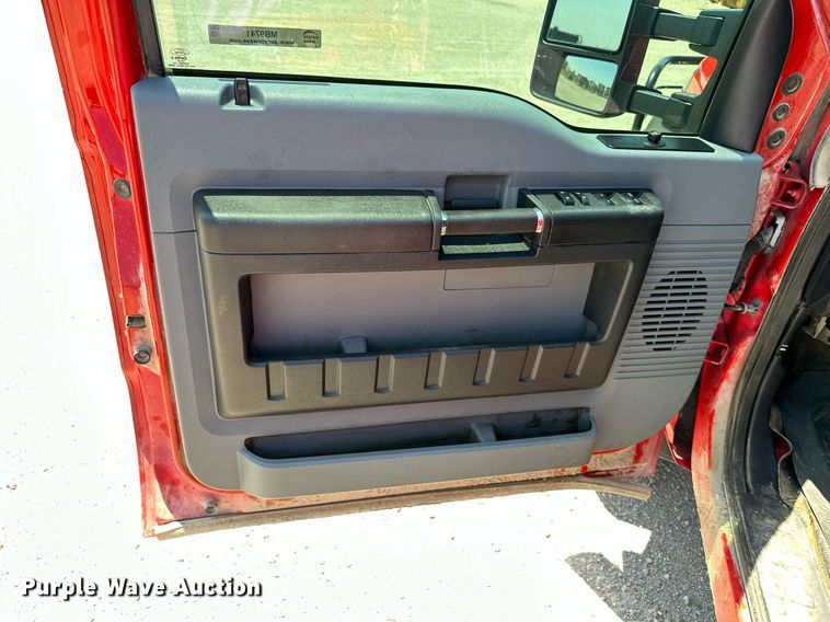 image for item MB9741 2016 Ford F450 Super Duty  Crew Cab flatbed truck