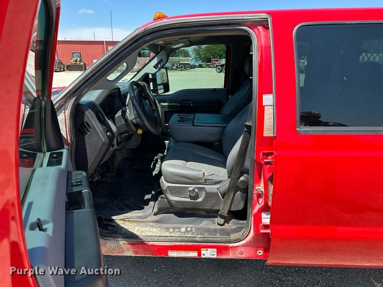 image for item MB9741 2016 Ford F450 Super Duty  Crew Cab flatbed truck