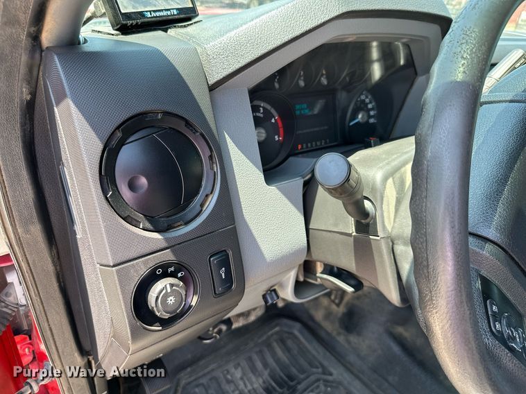 image for item MB9741 2016 Ford F450 Super Duty  Crew Cab flatbed truck