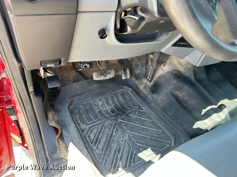 image for item MB9741 2016 Ford F450 Super Duty  Crew Cab flatbed truck