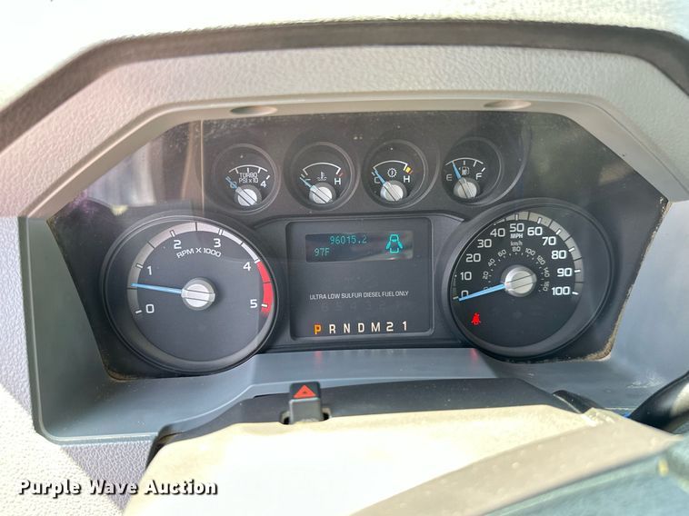 image for item MB9741 2016 Ford F450 Super Duty  Crew Cab flatbed truck