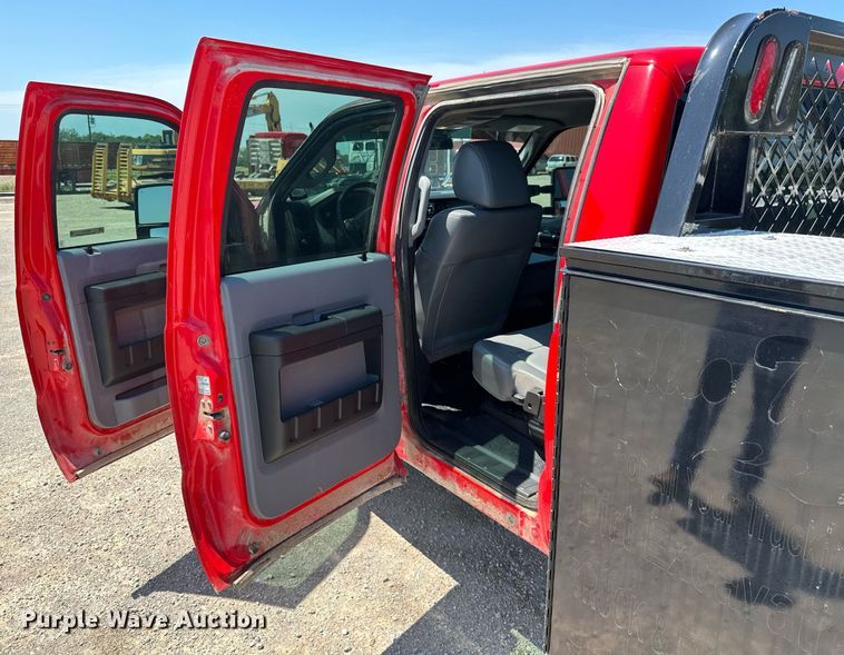 image for item MB9741 2016 Ford F450 Super Duty  Crew Cab flatbed truck