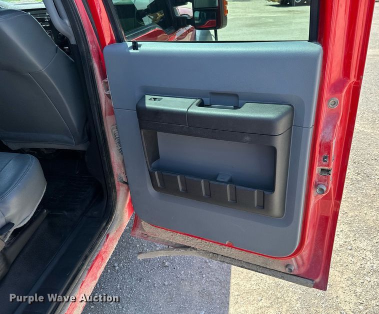 image for item MB9741 2016 Ford F450 Super Duty  Crew Cab flatbed truck