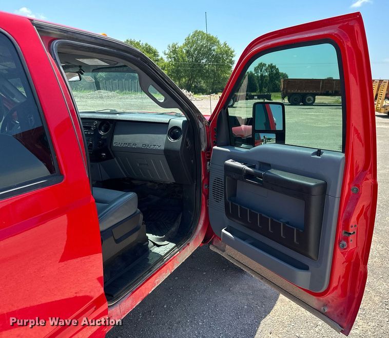 image for item MB9741 2016 Ford F450 Super Duty  Crew Cab flatbed truck