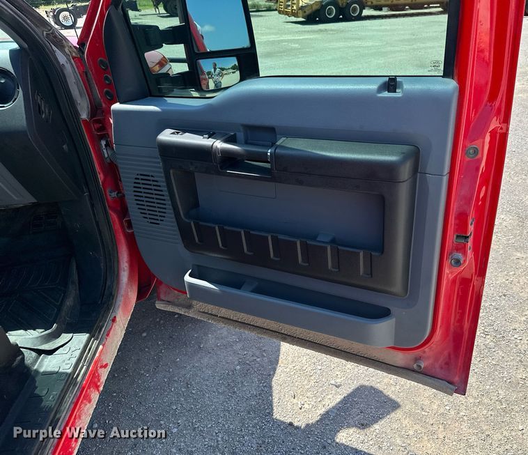 image for item MB9741 2016 Ford F450 Super Duty  Crew Cab flatbed truck