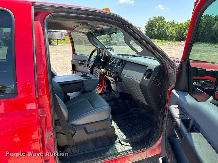 image for item MB9741 2016 Ford F450 Super Duty  Crew Cab flatbed truck