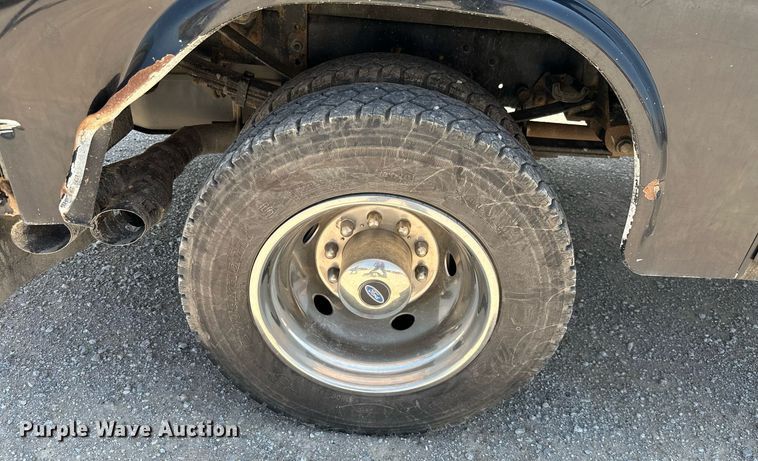 image for item MB9741 2016 Ford F450 Super Duty  Crew Cab flatbed truck