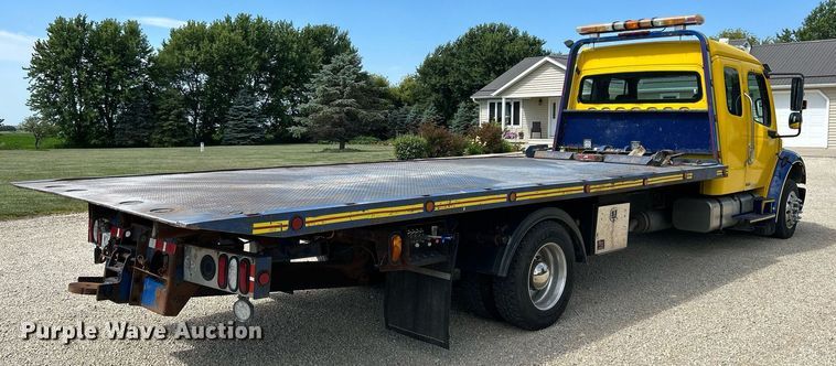 image for item MD9000 2006 Freightliner Business Class M2 106  rollback truck