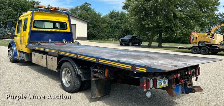 image for item MD9000 2006 Freightliner Business Class M2 106  rollback truck