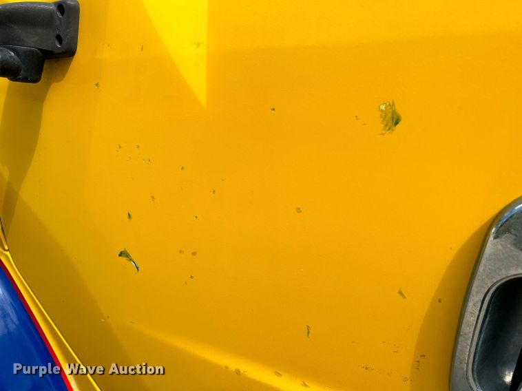 image for item MD9000 2006 Freightliner Business Class M2 106  rollback truck