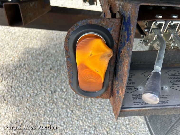 image for item MD9000 2006 Freightliner Business Class M2 106  rollback truck