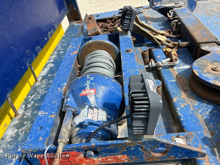 image for item MD9000 2006 Freightliner Business Class M2 106  rollback truck